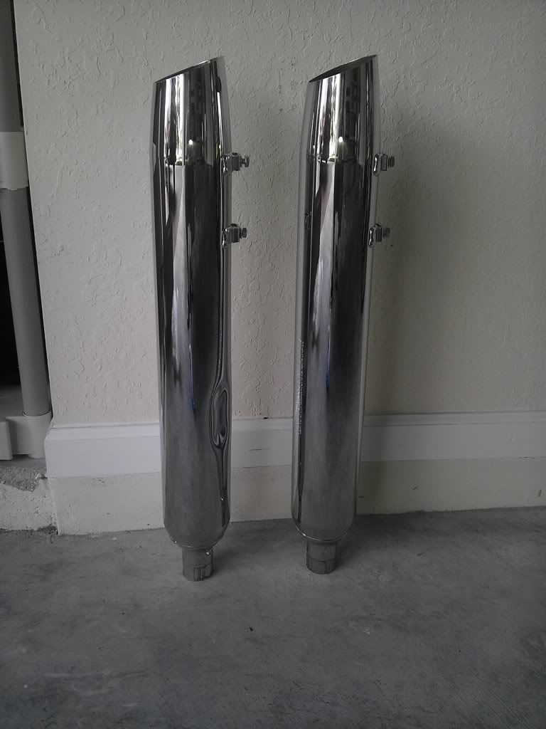 Stock Mufflers and Air Cleaner Road Glide
